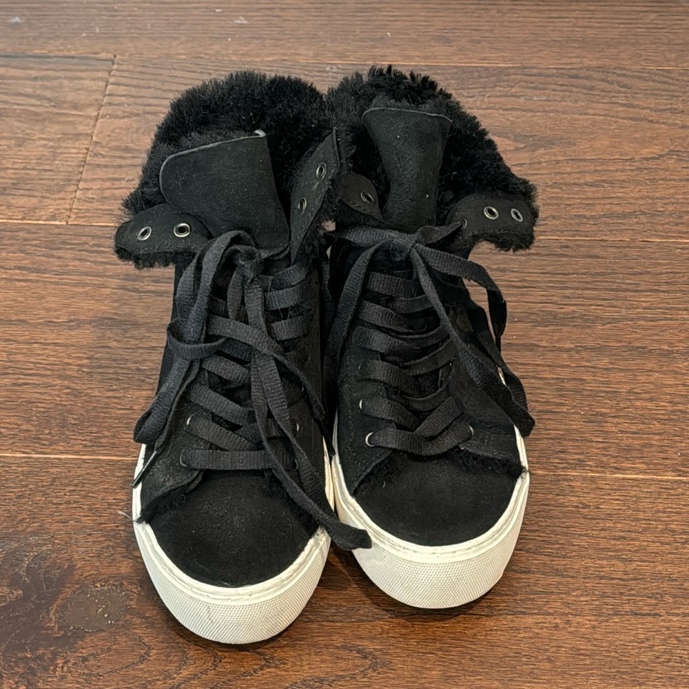 Ugg Women’s Black Lace Up Boots Size 6